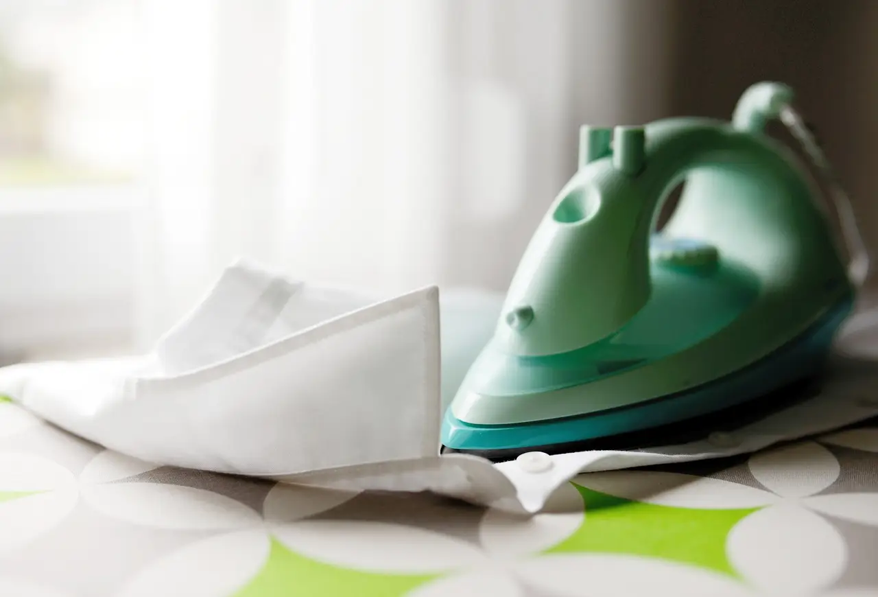 Quanto costa far lavare e stirare una camicia in una lavanderia? la cifra che non ti aspetti