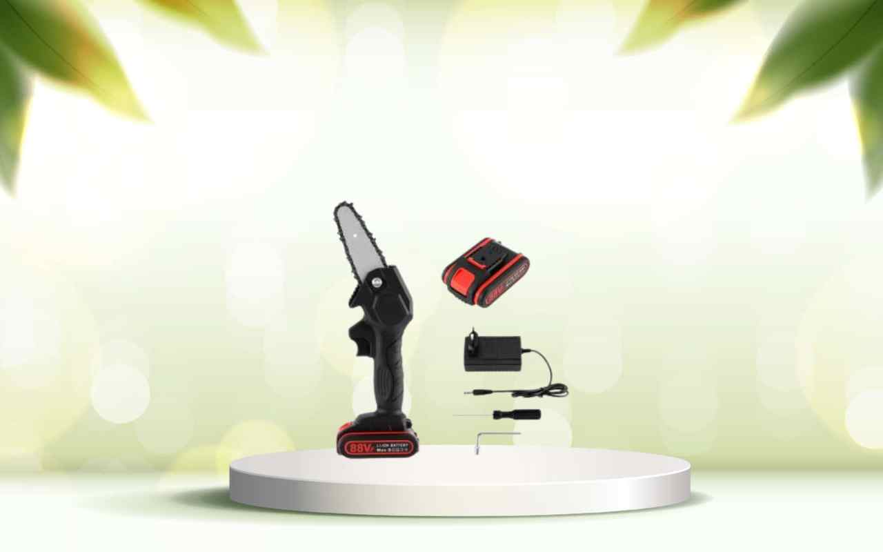 Scopri la mini motosega a batteria: taglia rami e tronchi in pochi minuti